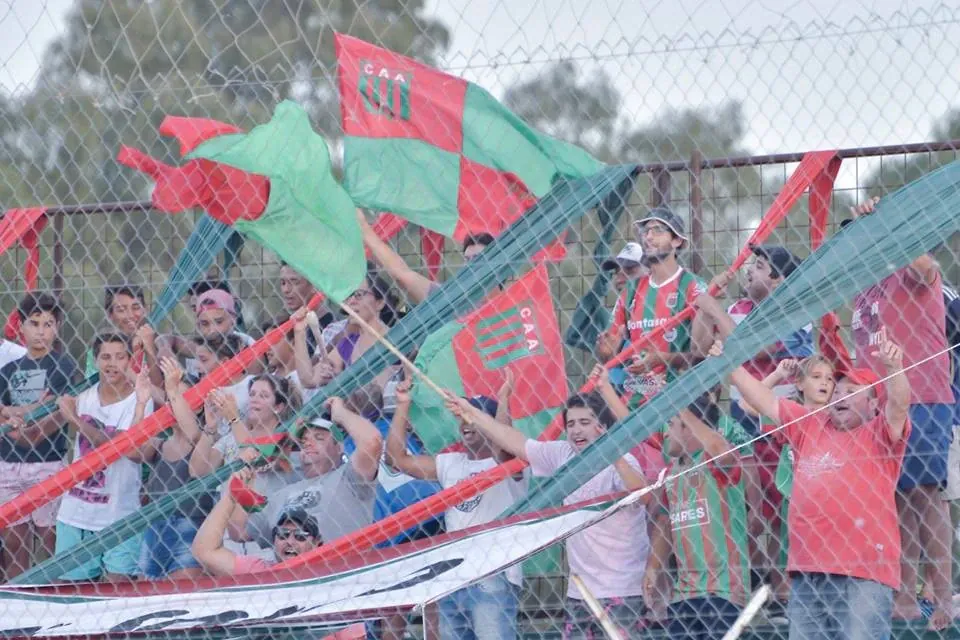 La hinchada de Agropecuario en la tribuna