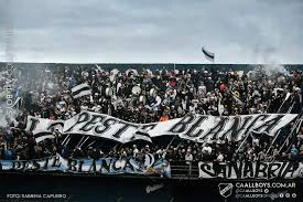 La hinchada de All Boys en la tribuna