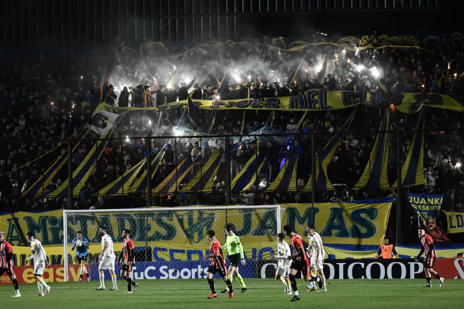 La hinchada de Atlanta en la tribuna