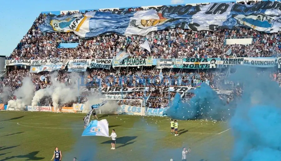 La hinchada de Atlético de Rafaela en la tribuna
