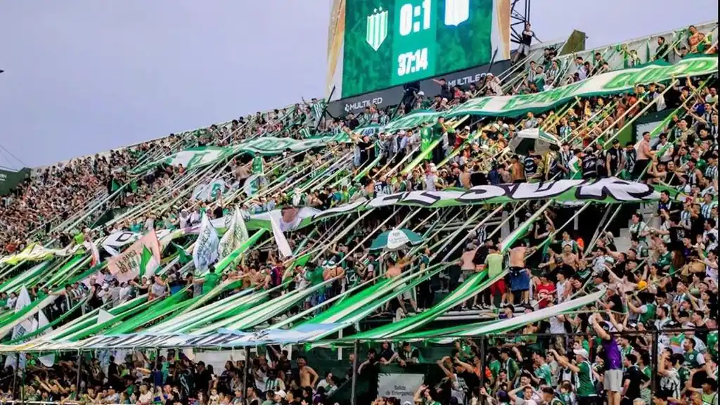 La hinchada de Banfield en la tribuna