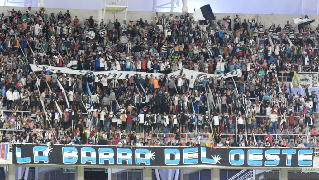 La hinchada de Central Córdoba en la tribuna