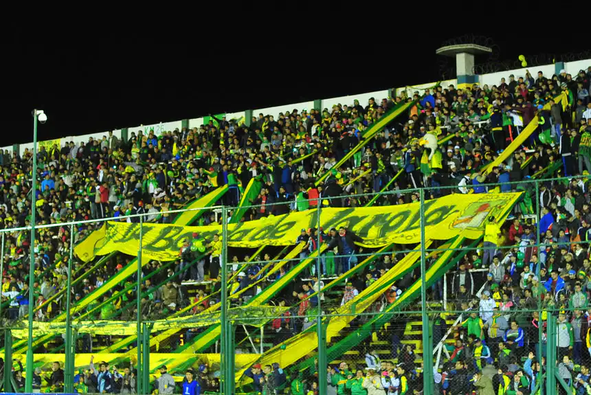 La hinchada de Defensa y Justicia en la tribuna