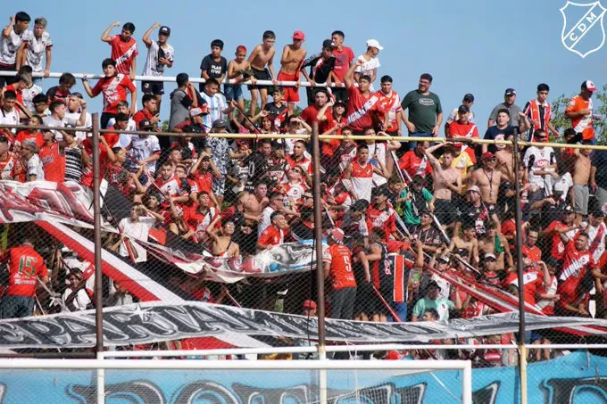 La hinchada de Deportivo Maipú en la tribuna