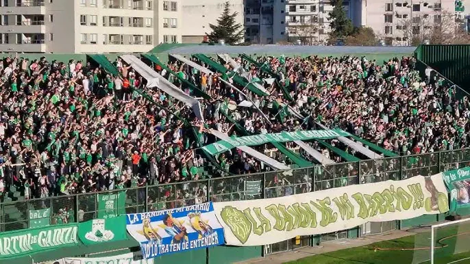 La hinchada de Ferrocarril Oeste en la tribuna