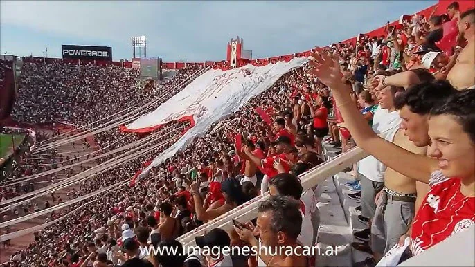 La hinchada de Huracán en la tribuna