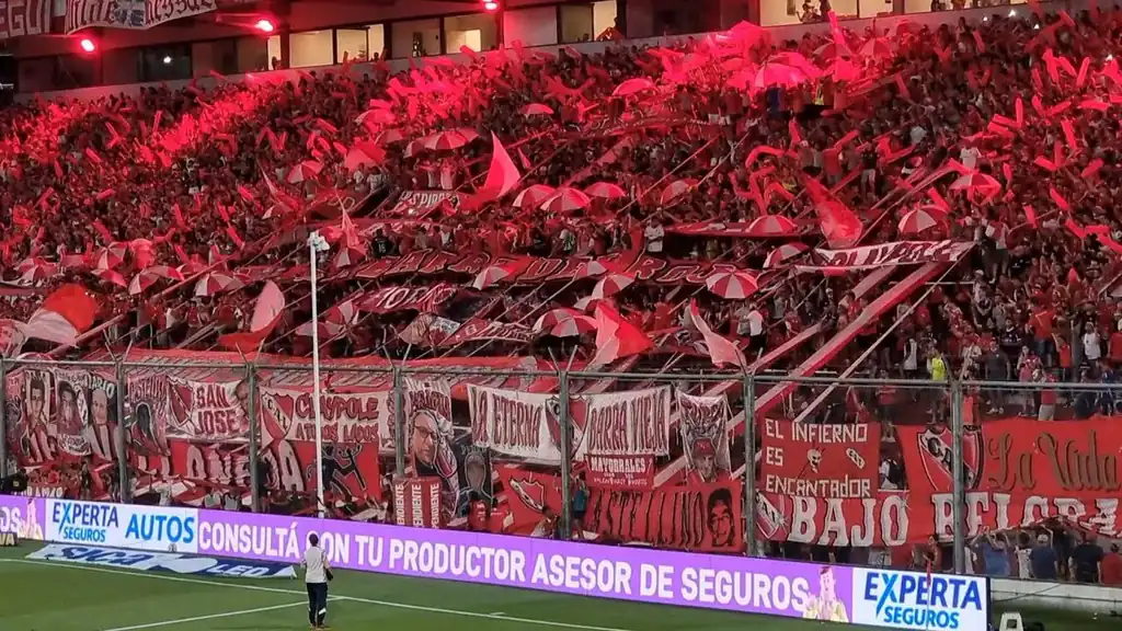 La hinchada de Independiente en la tribuna