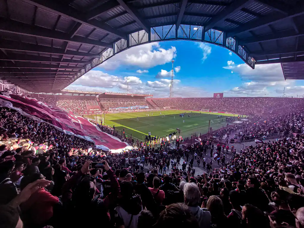 La hinchada de Lanús en la tribuna