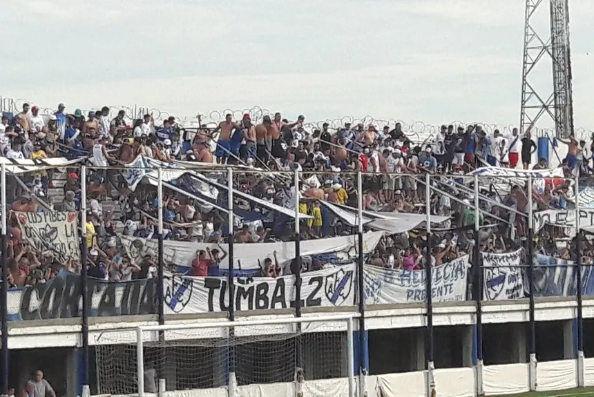 La hinchada de Midland en la tribuna