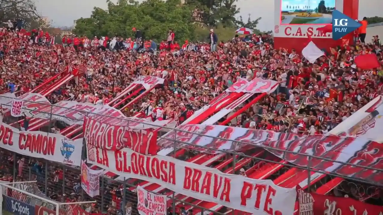 La hinchada de San Martín T en la tribuna