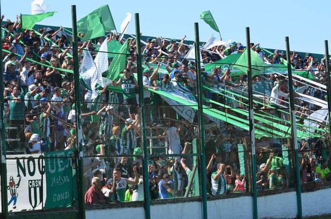 La hinchada de San Miguel en la tribuna